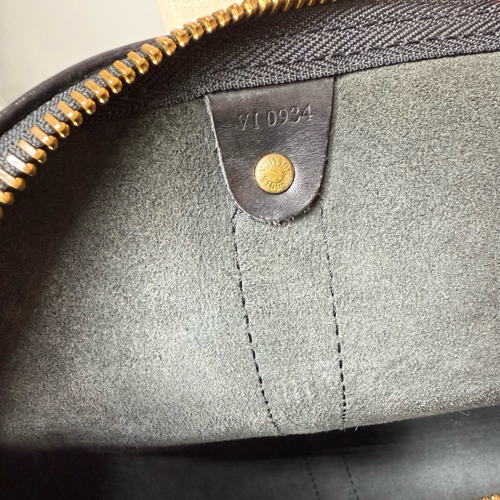 Authentic Louis Vuitton unisex Keepall 45 bag black Epi leather - Picture 14 of 16